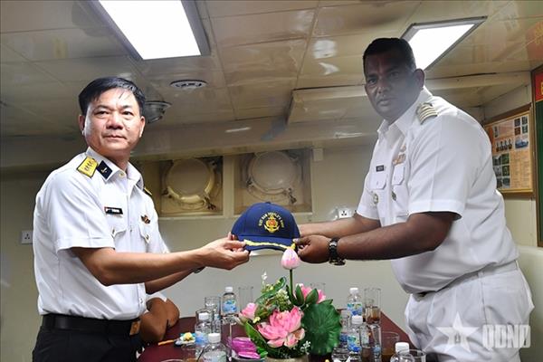 ກໍາປັ່ນ 17 ເຂົ້າທຽບທ່າ Lumut, ເລີ່ມຕົ້ນການຢ້ຽມຢາມ ມາເລເຊຍ