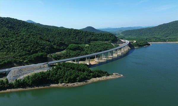 Vietnam plans to spend 123 billion USD to expand expressway network by 2050