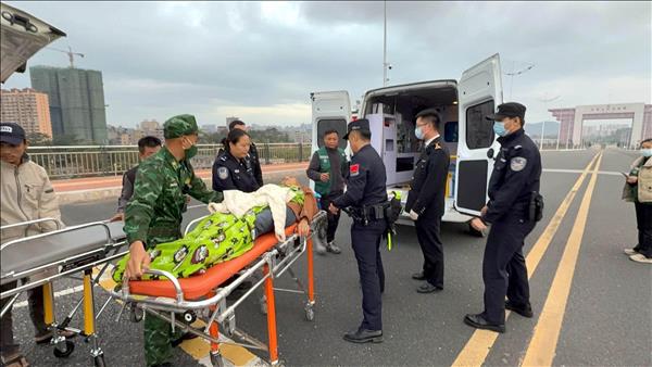 越南与中国合作开设救护车绿色通道