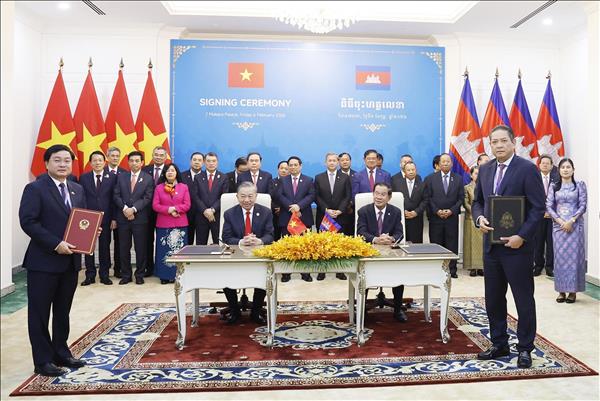 Lễ ký các văn kiện hợp tác giữa hai nước Việt Nam - Campuchia