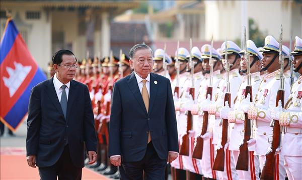 Cérémonie daccueil solennelle du secrétaire général To Lam au Cambodge