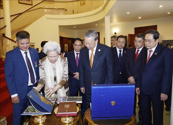 Tổng Bí thư Tô Lâm thăm Hoàng thái hậu Norodom Monineath Sihanouk