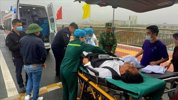 Vietnam, China open green lane for ambulance transfer on humanitarian grounds