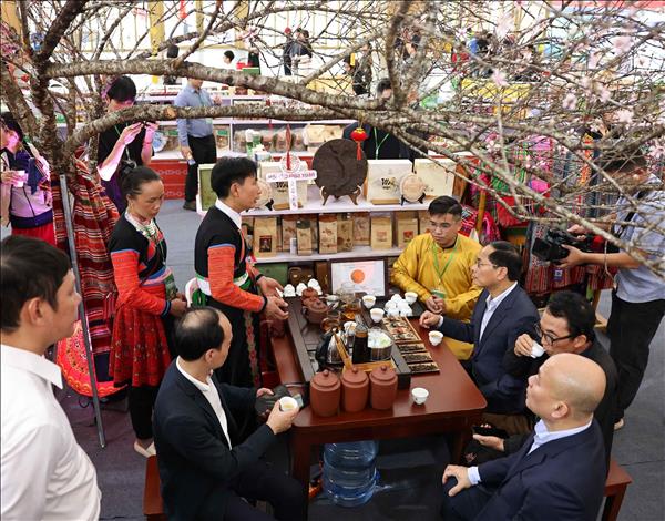 Phó Thủ tướng Bùi Thanh Sơn: Đẩy mạnh công tác truyền thông, thu hút người dân đến Hội chợ Mùa Xuân 2026