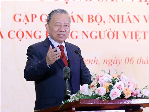 Tổng Bí thư Tô Lâm gặp gỡ cộng đồng người Việt Nam tại Campuchia