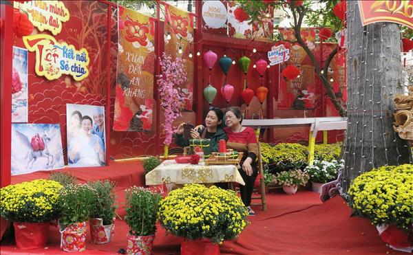 호찌민시 쩌러이 병원, 환자들에게 설 분위기 선사