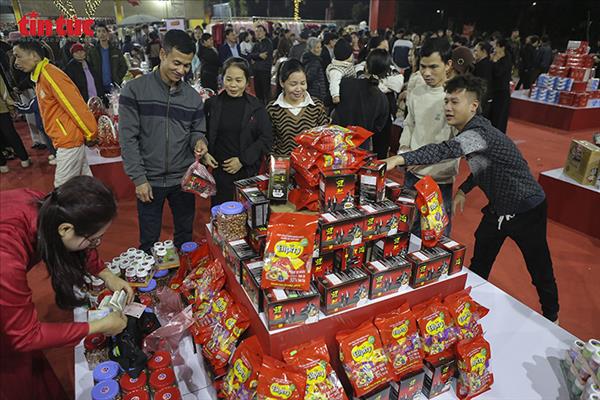 Không gian Xuân hội tụ đặc sản vùng miền tại Minh Châu