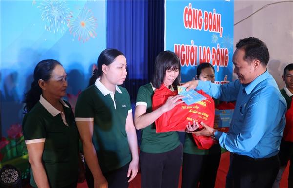 Tết Bính Ngọ 2026: Tết Sum vầy - Xuân ơn Đảng