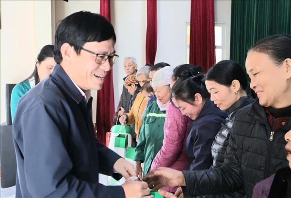 Chăm lo Tết cho các hộ nghèo, gia đình chính sách