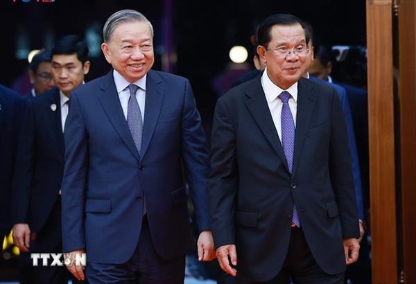 ການເດີນທາງໄປຢ້ຽມຢາມ ລາວ ແລະ ກຳປູເຈຍ ຂອງ ທ່ານເລຂາທິການໃຫຍ່ ໂຕເລິມ ເຮັດໃຫ້ການພົວພັນລະຫວ່າງ ຫວຽດນາມ ກັບ 2 ປະເທດບ້ານໃຫ້ເຮືອນຄຽງເລິກເຊິ່ງຂຶ້ນຕື່ມ