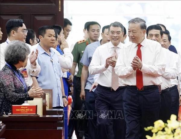 Líder partidista urge a Ciudad Ho Chi Minh a seguir liderando crecimiento e innovación