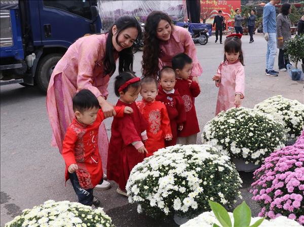 Hương xuân lan tỏa từ chợ hoa Tết