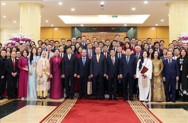 Overseas Vietnamese join hands in spreading Vietnamese culture