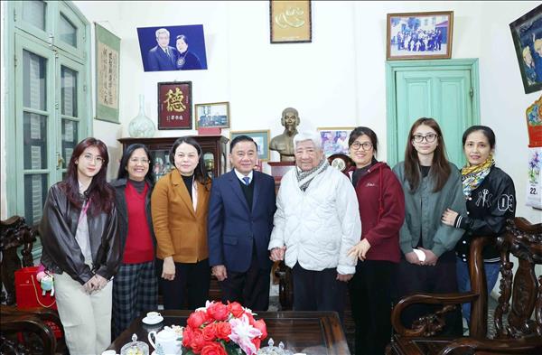 Thường trực Ban Bí thư Trần Cẩm Tú thăm, chúc Tết các đồng chí nguyên lãnh đạo Đảng, Nhà nước