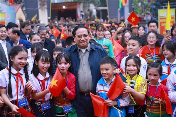 チン首相、タインホア省で困難な状況にある人々を訪問しテトの贈り物