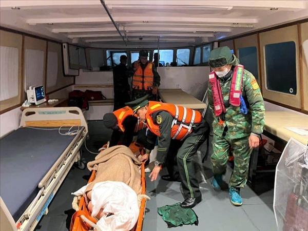 Une croisiériste japonaise secourue après un accident vasculaire cérébral à Ha Long