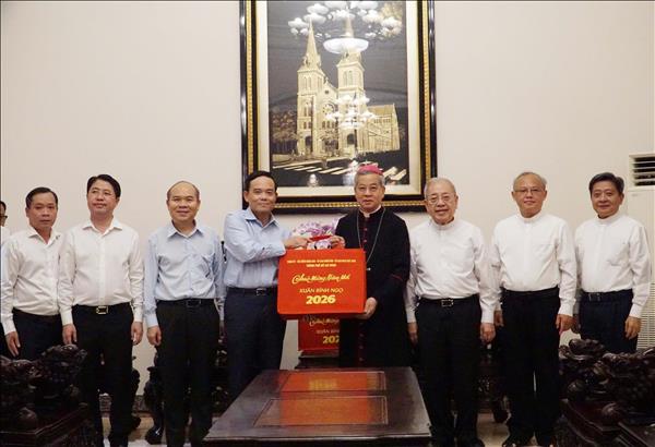 Lãnh đạo Thành phố Hồ Chí Minh thăm, chúc Tết các cơ sở tôn giáo