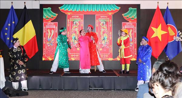 전통 오페라 뚜엉 명맥 잇는 사람들