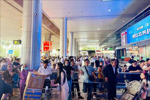 Tan Son Nhat airport expected to handle over 1,000 flights per day during Tet peak