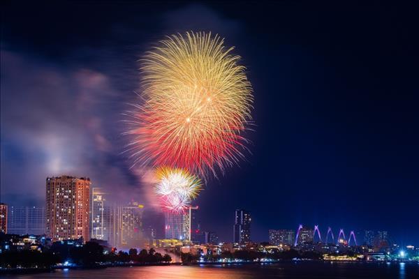 Fireworks, festive events usher in Year of the Horse across Vietnam