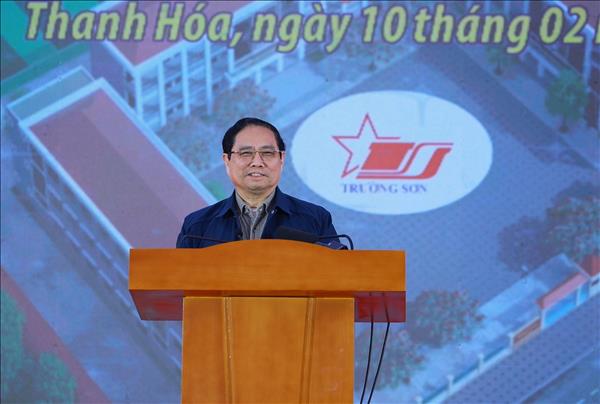PM launches construction of inter-level school, hands out Tet gifts in Thanh Hoa