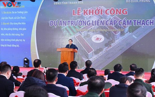 ນາ​ຍົກ​ລັດ​ຖະ​ມົນ​ຕີ ຟ້າມ​ມິງ​ຈິງ ຢ້ຽມ​ຢາມ​, ມອບ​ຂອງ​ຂວັນ​ປີ​ໃໝ່​ໃຫ​້​ແກ່​ຄອບ​ຄົວ​ທຸກ​ຍາກ, ຄອບ​ຄົວ​ທີ່​ປະ​ສົບ​ກັບ​ຄວາມ​ຫຍຸ້ງ​ຍາກ, ກຳ​ມະ​ກອນ​ຜູ້​ອອກ​ແຮງ​ງານ​ຢູ່​ແຂວງ ແທັງ​ຮວ໊າ