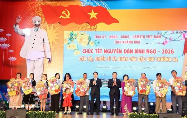 通过异地同步直播活动向长沙特区军民致以新春祝福