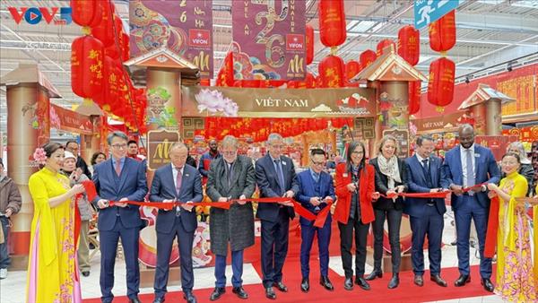 フランスでベトナムの旧正月テト ベトナムブランドがカルフールでその地位を確立