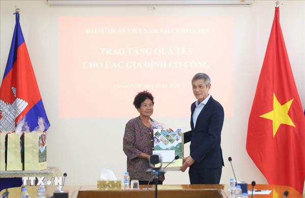 2026丙午春节：向为越南革命及越柬关系做出贡献的越裔家庭送上关怀和温暖