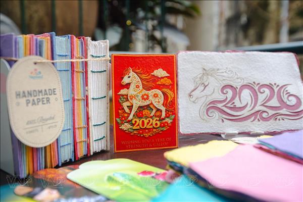 Độc đáo phong bao lì xì làm từ những tờ lịch cũ