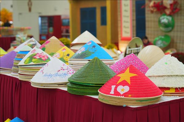 Nón lá Làng Chuông: Từ cánh đồng đến Hội chợ Mùa Xuân
