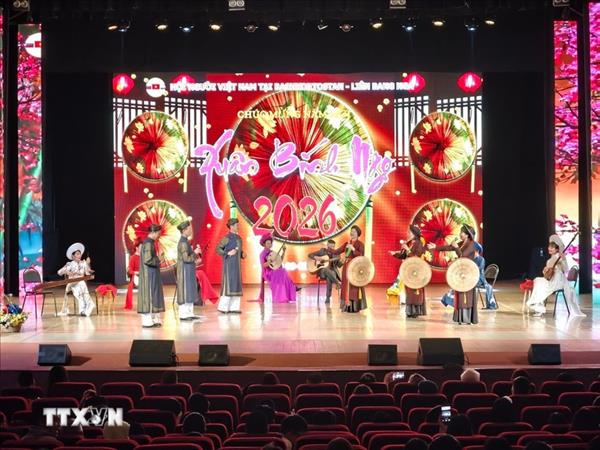 Vietnamese communities abroad preserve traditions, strengthen bonds with homeland