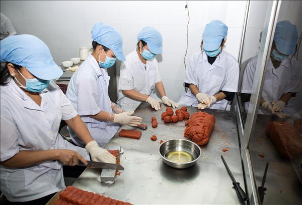 Làng nem Thủ Đức nhộn nhịp phục vụ Tết Bính Ngọ