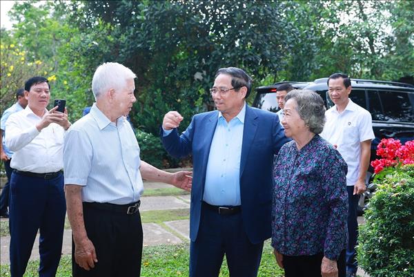 Thủ tướng Phạm Minh Chính thăm, chúc Tết nguyên lãnh đạo Đảng, Nhà nước và dâng hương các cố lãnh đạo Đảng, Nhà nước