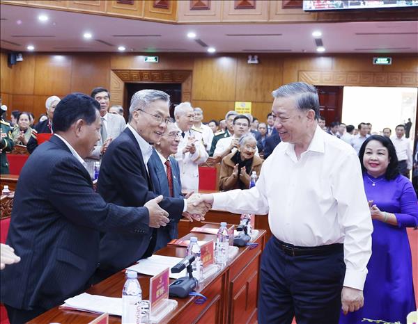 또 럼 서기장, 닥락성 당 위원회‧정부‧국민 방문 및 새해 인사 전달