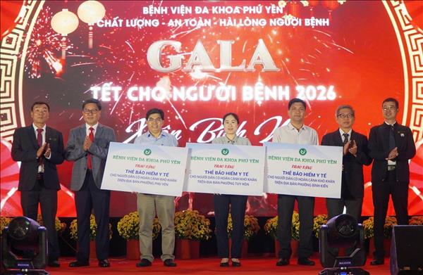 Mang xuân đến cho người bệnh đang điều trị tại bệnh viện