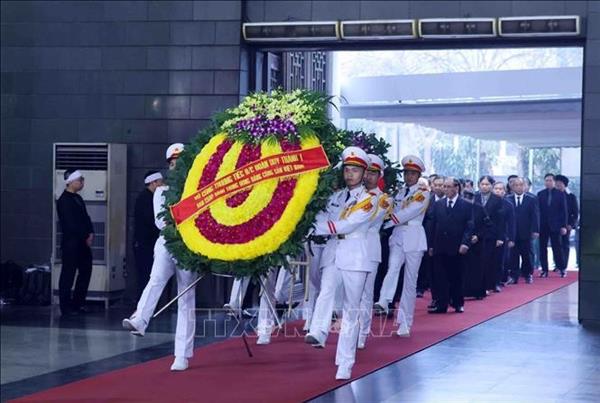 越共中央委员和政府领导人代表团出席原部长会议副主席段维成葬礼