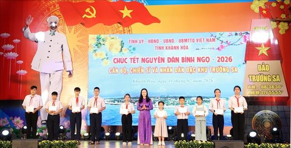 Émission en duplex pour adresser les vœux du Têt aux forces armées et habitants de Truong Sa