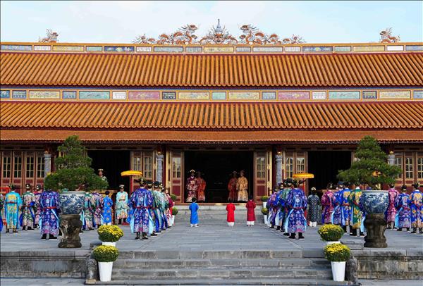 Hue : reconstitution dune audience royale des Nguyen