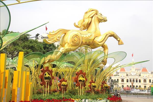 Hé lộ những tiểu cảnh đầu tiên của đường hoa Nguyễn Huệ Tết Bính Ngọ 2026