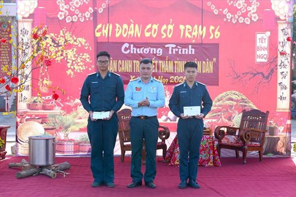 Trận địa canh trời với những mùa Xuân xa nhà