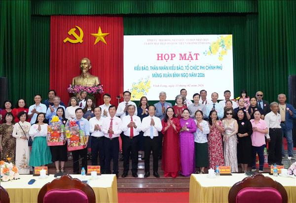 Kiều bào và các tổ chức phi chính phủ đóng góp tích cực cho phát triển kinh tế - xã hội tỉnh Vĩnh Long