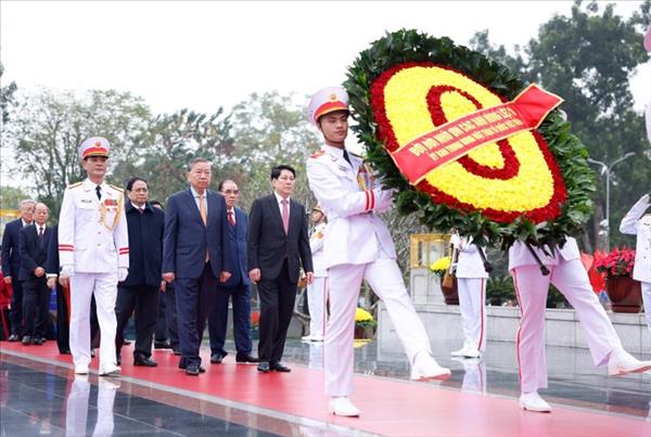 ການ​ນຳ​ພັກ, ລັດ​ເຂົ້າ​ສຸ​ສານ​ໄຫວ້​ອາ​ໄລ​ປະ​ທານ ໂຮ່​ຈີ​ມິນ ເນື່ອງ​ໃນ​ໂອ​ກາດ​ບຸນ​ປີ​ໃໝ່​ປະ​ຈຳ​ຊາດ​ປີ​ມະ​ເມຍ 2026