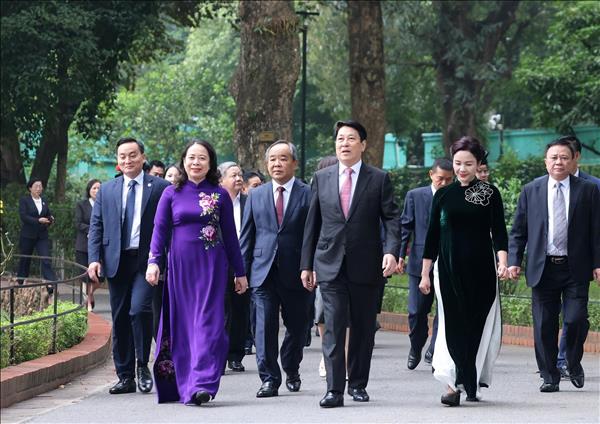 Chủ tịch nước Lương Cường dâng hương tưởng niệm Chủ tịch Hồ Chí Minh tại Nhà 67