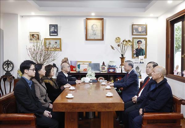 Tổng Bí thư Tô Lâm dâng hương tưởng niệm nhân 120 năm Ngày sinh Thủ tướng Chính phủ Phạm Văn Đồng