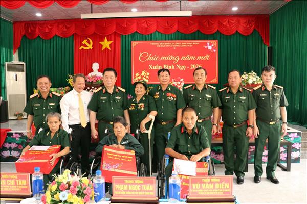 Đại tướng Nguyễn Trọng Nghĩa thăm, chúc Tết thương, bệnh binh