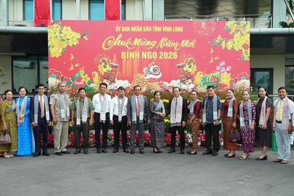 Authorities of Cambodias Banteay Meanchey province pay pre-Tet visit to Vinh Long