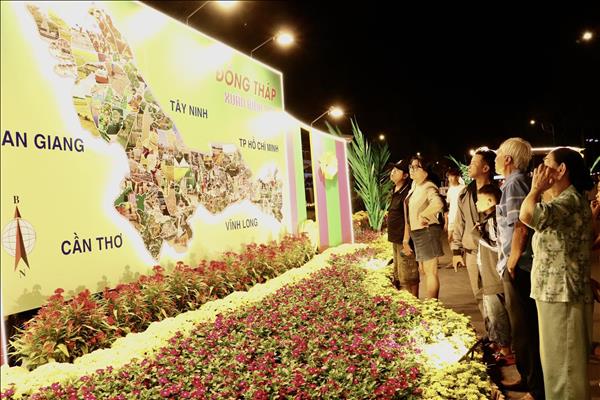 Khai mạc nhiều hoạt động tôn vinh bản sắc văn hóa Tết