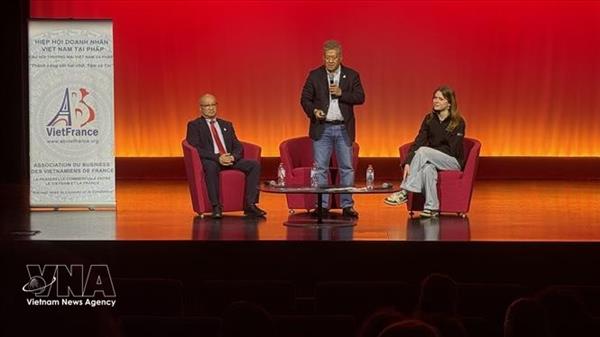 Le Vietnam expose son potentiel de croissance à Lille (France)