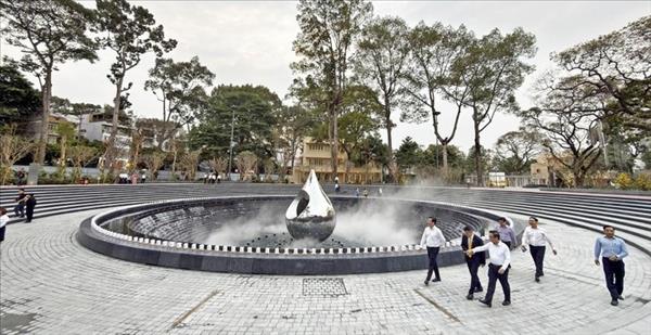 ນະ​ຄອນ​ໂຮ່​ຈີ​ມິນ ເປີດ​ນຳ​ໃຊ້ ສວນ​ສາ​ທາ​ລະ​ນະ ​ຈາ​ລຶກ​ຜູ້​ປະ​ສົບ​ເຄາະ​ຮ້າຍ ຈາກ COVID-19